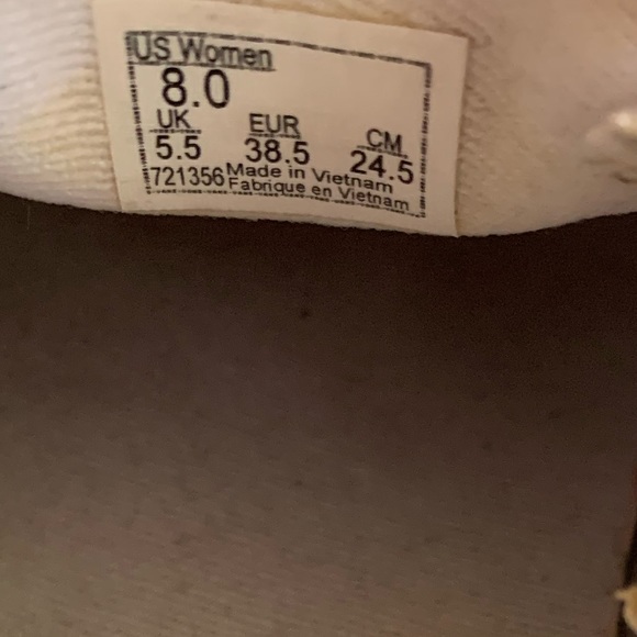 Custom Slip On Vans Womens Size 8 Winnie the Pooh Hand Painted - Picture 8 of 10